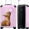 NoBoringSuitcases.com® Kinderkoffer - Hond - Dieren - Kauwgom - Roze - Kinderen - Trolley Kinderen - Past Binnen 55x40x20 Cm En 55x35x25 Cm - Reiskoffer Met Wielen - Koffertje -Trolley Winkel 1000x1200
