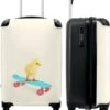 NoBoringSuitcases.com® Kinderkoffer - Trolley Op Wieltjes - Kuiken - Skateboard - Blauw - Kinderen - Dieren - Reiskoffer Kinderen - Past Binnen 55x40x20 Cm En 55x35x25 Cm - Fotokoffer -Trolley Winkel 1000x1200 15