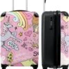 NoBoringSuitcases.com® Koffer - Roze - Eenhoorn - Skateboard - Tekening - Past Binnen 55x40x20 Cm En 55x35x25 Cm - Handbagage - Trolley - Fotokoffer - Cabin Size - Print -Trolley Winkel 1000x1200 2