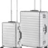 CarryOn Kofferset ULD - Luxe Aluminium Handbagage Koffer 55cm + 76cm Grote Reiskoffer - Dubbel TSA Slot - Zilver -Trolley Winkel 1034x1200