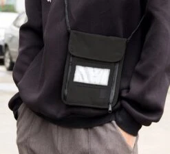 PD ® - Nektasje Zwart - Reisportemonnee - Travel Wallet - Reis Organizer - Reisdocumenten Organizer. -Trolley Winkel 1200x1095 2