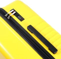 Biggdesign Cats Koffer - Ruimbagage Reiskoffer - Geel - Medium -Trolley Winkel 1200x1170