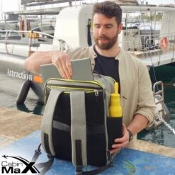 CabinMax Manhatten Reistas– Handbagage 30L - Rugzak – Backpack - 45x36x20cm – Lichtgewicht - Zwart 17 CabinMax Manhatten Reistas– Handbagage 30L - Rugzak – Backpack - 45x36x20cm – Lichtgewicht - Zwart -Trolley Winkel 1200x1200 1151