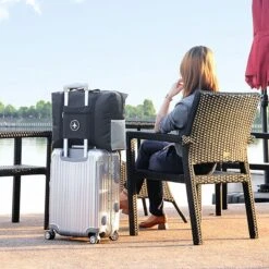 Merkloos Duurzame Reistas Voor Weekendjes Weg - Waterdicht - Met Handige Insteekvakken - Zwart -Trolley Winkel 1200x1200 1160