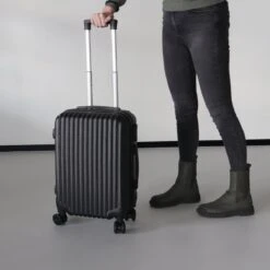 Handbagage Koffer 55cm Zwart 4 Wielen Trolley Met Pin Slot -Trolley Winkel 1200x1200 136