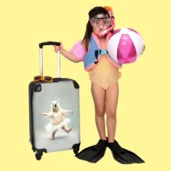 NoBoringSuitcases.com® Koffer - IJsbeer - Rok - Wit - Portret - Dieren - Trolley Op Wieltjes - Reiskoffer - Past Binnen 55x40x20 Cm En 55x35x25 Cm - Fotokoffer -Trolley Winkel 1200x1200 1388