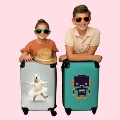 NoBoringSuitcases.com® Koffer - IJsbeer - Rok - Wit - Portret - Dieren - Trolley Op Wieltjes - Reiskoffer - Past Binnen 55x40x20 Cm En 55x35x25 Cm - Fotokoffer -Trolley Winkel 1200x1200 1389