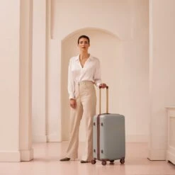 SUITSUIT - Fab Seventies - Limestone - Reiskoffer (66 Cm) -Trolley Winkel 1200x1200 1401