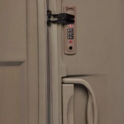 ©TROLLEYZ - Venice No.10 - Trolley - 55cm Met TSA Slot - Dubbele Wielen - 360° Spinners - 100% Polypropyleen - Handbagage Koffer In Pearl Sand 22 ©TROLLEYZ - Venice No.10 - Trolley - 55cm Met TSA Slot - Dubbele Wielen - 360° Spinners - 100% Polypropyleen - Handbagage Koffer In Pearl Sand -Trolley Winkel 1200x1200 1438