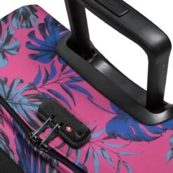 Eastpak TRANVERZ S Reiskoffer, Handbagage (51 X 32.5 X 23 Cm) - Brize Monstera Pink -Trolley Winkel 1200x1200 1472