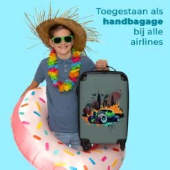 NoBoringSuitcases.com® Auto - Graffiti - New York - Groen - Koffer Kinderen - Kind - Reiskoffer Met Wielen - Koffer Jongens - Past Binnen 55x40x20 Cm En 55x35x25 Cm - Fotokoffer - Handbagagekoffer -Trolley Winkel 1200x1200 1648