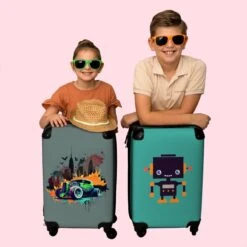 NoBoringSuitcases.com® Auto - Graffiti - New York - Groen - Koffer Kinderen - Kind - Reiskoffer Met Wielen - Koffer Jongens - Past Binnen 55x40x20 Cm En 55x35x25 Cm - Fotokoffer - Handbagagekoffer -Trolley Winkel 1200x1200 1650