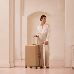 SUITSUIT - Fab Seventies - Cuban Sand - Duo Set (55/76 Cm) -Trolley Winkel 1200x1200 1881