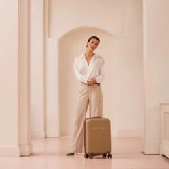 SUITSUIT - Fab Seventies - Cuban Sand - Duo Set (55/76 Cm) -Trolley Winkel 1200x1200 1883