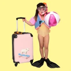 NoBoringSuitcases.com® Kinderkoffer - Trolley Kinderen - Varken - Roze - Skateboard - Kinderen - Meisje - Koffer Dieren - Past Binnen 55x40x20 Cm En 55x35x25 Cm - Reiskoffer Met Wielen -Trolley Winkel 1200x1200 1913