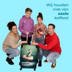 NoBoringSuitcases.com® Koffer Groot - Krokodil - Kroon - Goud - Ballet - Portret - Trolley Koffer Met TSA-slot - Met Wielen - 90 Liter - Reiskoffer - 66 Cm -Trolley Winkel 1200x1200 253