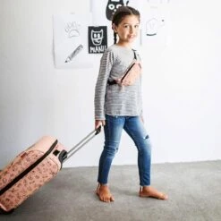 Reisenthel Trolley XS Kids Reiskoffer Kind - Maat XS - 12L - Cats&Dogs Rose Roze -Trolley Winkel 1200x1200 257