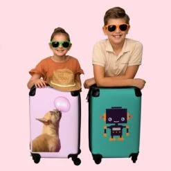 NoBoringSuitcases.com® Kinderkoffer - Hond - Dieren - Kauwgom - Roze - Kinderen - Trolley Kinderen - Past Binnen 55x40x20 Cm En 55x35x25 Cm - Reiskoffer Met Wielen - Koffertje -Trolley Winkel 1200x1200 270
