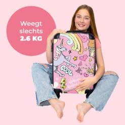 NoBoringSuitcases.com® Koffer - Roze - Eenhoorn - Skateboard - Tekening - Past Binnen 55x40x20 Cm En 55x35x25 Cm - Handbagage - Trolley - Fotokoffer - Cabin Size - Print -Trolley Winkel 1200x1200 328