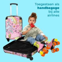 NoBoringSuitcases.com® Koffer - Roze - Eenhoorn - Skateboard - Tekening - Past Binnen 55x40x20 Cm En 55x35x25 Cm - Handbagage - Trolley - Fotokoffer - Cabin Size - Print -Trolley Winkel 1200x1200 331
