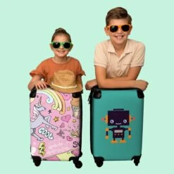 NoBoringSuitcases.com® Koffer - Roze - Eenhoorn - Skateboard - Tekening - Past Binnen 55x40x20 Cm En 55x35x25 Cm - Handbagage - Trolley - Fotokoffer - Cabin Size - Print -Trolley Winkel 1200x1200 333