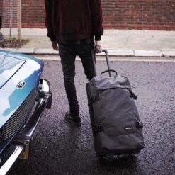 Eastpak TRANVERZ M Reiskoffer (67 X 35.5 X 30 Cm) - Black Denim -Trolley Winkel 1200x1200 613