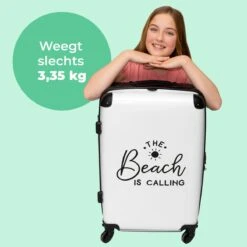 NoBoringSuitcases.com® Koffer Groot - Tekst - Strand - The Beach Is Calling - Zwart Wit - Vakantie - Trolley Koffer Met TSA-slot - Met Wielen - 90 Liter - Reiskoffer - 66 Cm -Trolley Winkel 1200x1200 695