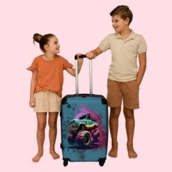 NoBoringSuitcases.com® Koffer Groot - Monstertruck - Verf - Graffiti - Roze - Neon - Trolley Koffer Met TSA-slot - Met Wielen - 90 Liter - Reiskoffer - 66 Cm 16 NoBoringSuitcases.com® Koffer Groot - Monstertruck - Verf - Graffiti - Roze - Neon - Trolley Koffer Met TSA-slot - Met Wielen - 90 Liter - Reiskoffer - 66 Cm -Trolley Winkel 1200x1200 842
