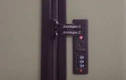 AttitudeZ Azur Reiskoffer Medium Olijfgroen 67cm - TSA-slot -Trolley Winkel 1200x763 2