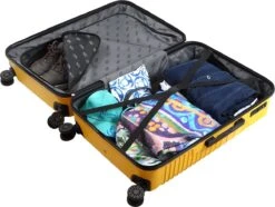 Biggdesign Cats Koffer - Ruimbagage Reiskoffer - Geel - Medium -Trolley Winkel 1200x905