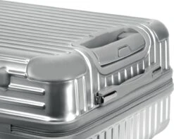 Royal Swiss - Reis Koffer - 76cm - Cijferslot- Lichtgewicht Koffer - 4 Wielen - Silver -Trolley Winkel 1200x955 1