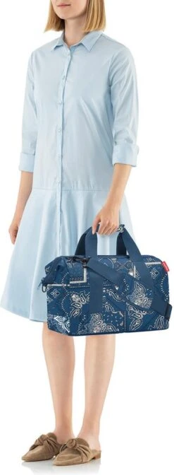 Reisenthel Allrounder M Reistas Sporttas - 18L - Bandana Frame Blauw -Trolley Winkel 441x1200 2
