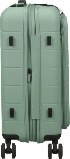 American Tourister Reiskoffer Met Laptopvak - Novastream Spinner 55/20 Tsa (Handbagage) Nomad Green -Trolley Winkel 534x1200 4