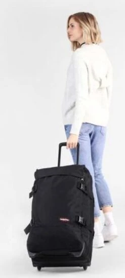 Eastpak TRANVERZ M Reiskoffer (67 X 35.5 X 30 Cm) - Black -Trolley Winkel 540x1200 4