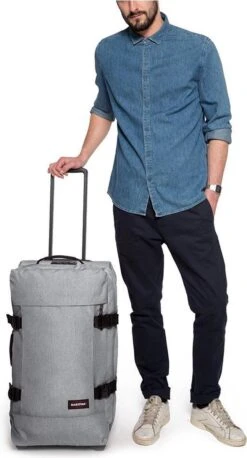 Eastpak TRANVERZ M Reiskoffer (67 X 35.5 X 30 Cm) - Sunday Grey -Trolley Winkel 647x1200 4
