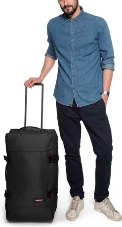 Eastpak TRANVERZ M Reiskoffer (67 X 35.5 X 30 Cm) - Black -Trolley Winkel 649x1200 4