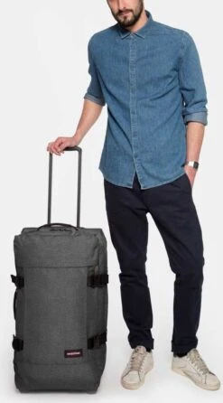 Eastpak TRANVERZ M Reiskoffer (67 X 35.5 X 30 Cm) - Black Denim -Trolley Winkel 665x1200 1