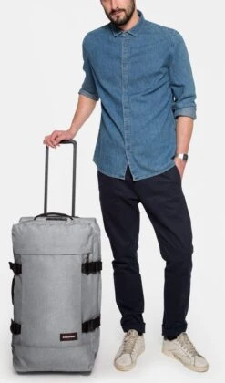 Eastpak TRANVERZ M Reiskoffer (67 X 35.5 X 30 Cm) - Sunday Grey -Trolley Winkel 706x1200 1