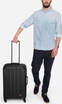 Eastpak TRANZSHELL M Reiskoffer (67 X 42 X 4 Cm) - Black 18 Eastpak TRANZSHELL M Reiskoffer (67 X 42 X 4 Cm) - Black -Trolley Winkel 720x1200 1