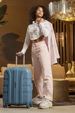 ©TROLLEYZ - Paris No.5 - Reiskoffer - 78cm Met TSA Slot - Dubbele Wielen - 360° Spinners - 100% Polypropyleen - Reiskoffer In Ice Blue 27 ©TROLLEYZ - Paris No.5 - Reiskoffer - 78cm Met TSA Slot - Dubbele Wielen - 360° Spinners - 100% Polypropyleen - Reiskoffer In Ice Blue -Trolley Winkel 800x1200