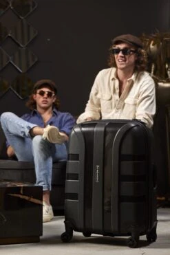 ©TROLLEYZ - Paris No.5 - Reiskoffer - 78cm Met TSA Slot - Dubbele Wielen - 360° Spinners - 100% Polypropyleen - Reiskoffer In Piano Black 23 ©TROLLEYZ - Paris No.5 - Reiskoffer - 78cm Met TSA Slot - Dubbele Wielen - 360° Spinners - 100% Polypropyleen - Reiskoffer In Piano Black -Trolley Winkel 800x1200 58