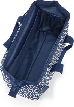 Reisenthel Allrounder S Pocket Reistas - 11L - Signature Navy Blauw -Trolley Winkel 829x1200 1