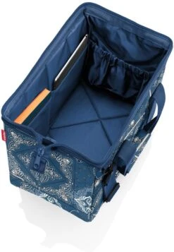 Reisenthel Allrounder M Reistas Sporttas - 18L - Bandana Frame Blauw -Trolley Winkel 831x1200 2