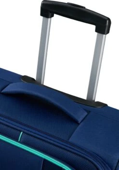 American Tourister Reiskoffer - Sea Seeker Spinner 55cm (Handbagage)- Combat Navy -Trolley Winkel 841x1200 3