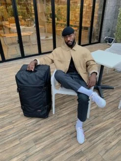 Eastpak TRANVERZ M Reiskoffer (67 X 35.5 X 30 Cm) - Black -Trolley Winkel 900x1200 15