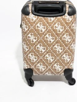 Guess Wilder 18 In Suitcase -Trolley Winkel 907x1200 1