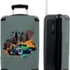 NoBoringSuitcases.com® Auto - Graffiti - New York - Groen - Koffer Kinderen - Kind - Reiskoffer Met Wielen - Koffer Jongens - Past Binnen 55x40x20 Cm En 55x35x25 Cm - Fotokoffer - Handbagagekoffer 2 NoBoringSuitcases.com® Auto - Graffiti - New York - Groen - Koffer Kinderen - Kind - Reiskoffer Met Wielen - Koffer Jongens - Past Binnen 55x40x20 Cm En 55x35x25 Cm - Fotokoffer - Handbagagekoffer -Trolley Winkel 921x1200