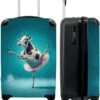 NoBoringSuitcases.com® Koffer - Koe - Ballet - Rok - Portret - Dieren - Trolley Op Wieltjes - Handbagagekoffer - Past Binnen 55x40x20 Cm En 55x35x25 Cm - Reiskoffer -Trolley Winkel 978x1200 14